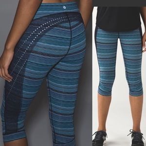 Lululemon Stop At Nothing Crop in Space Dye Twist Naval Blue Peacock Blue EUC